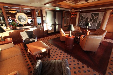 cunard-queen-elizabteh-churchill-cigar-lounge